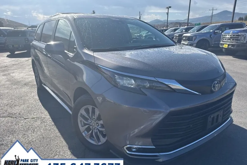 2024 Toyota Sienna XLE photo 1