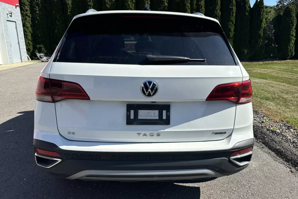 2022 Volkswagen Taos SE photo 1
