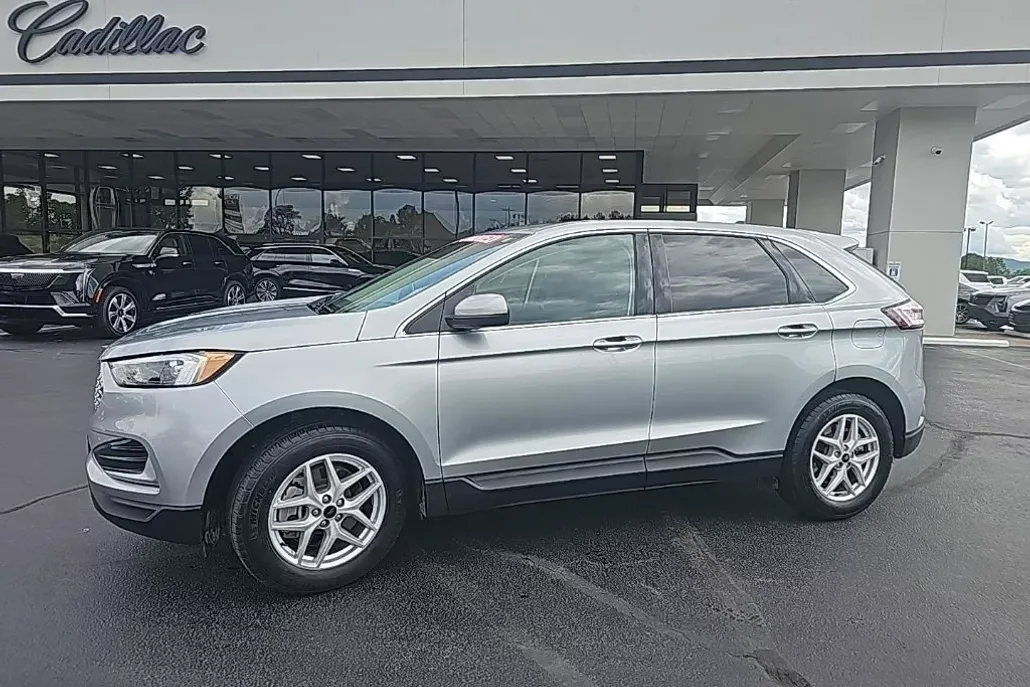 2024 Ford Edge SEL photo 1