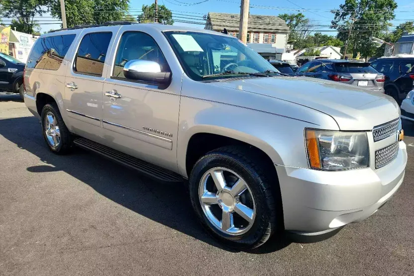 2013 Chevrolet Suburban 1500 LTZ photo 1