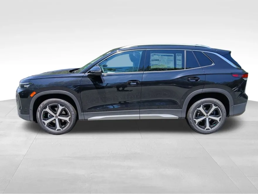 2025 Volkswagen Tiguan SE photo 1