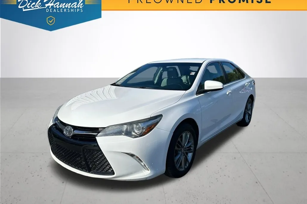 2017 Toyota Camry SE photo 1