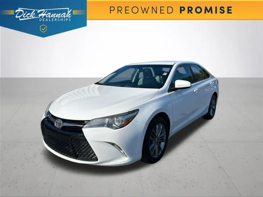 2017 Toyota Camry SE photo 1