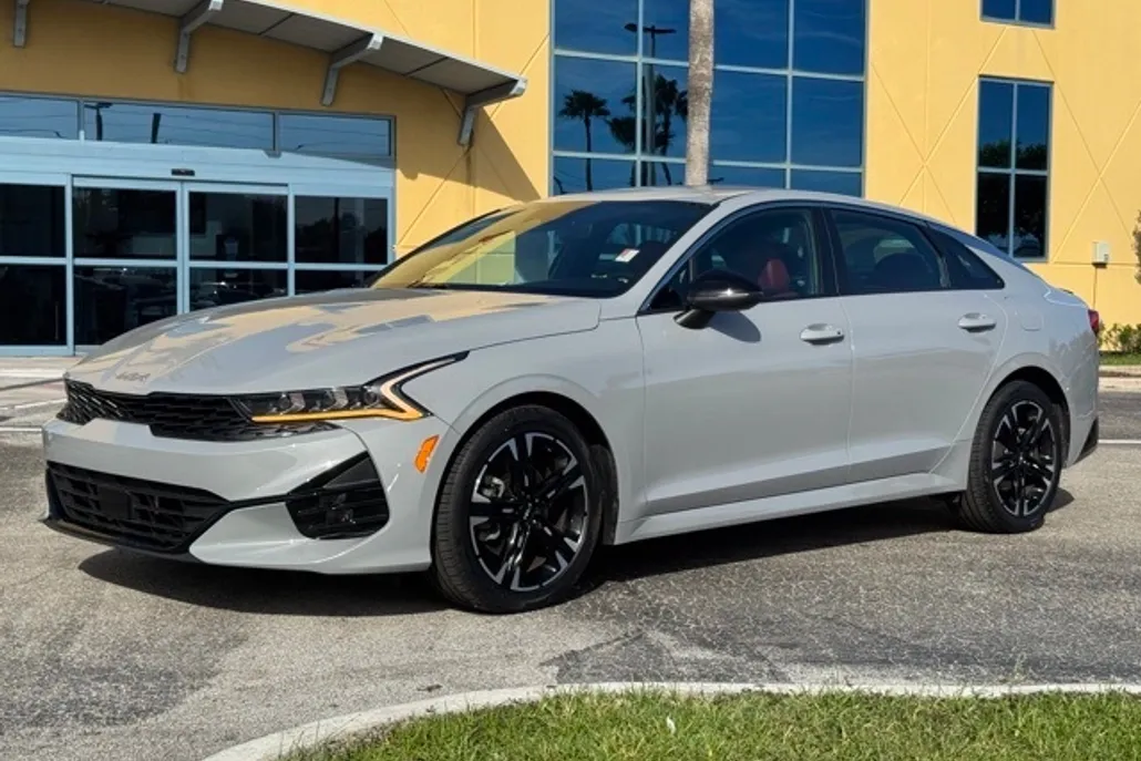 2023 Kia K5 GT-Line photo 1