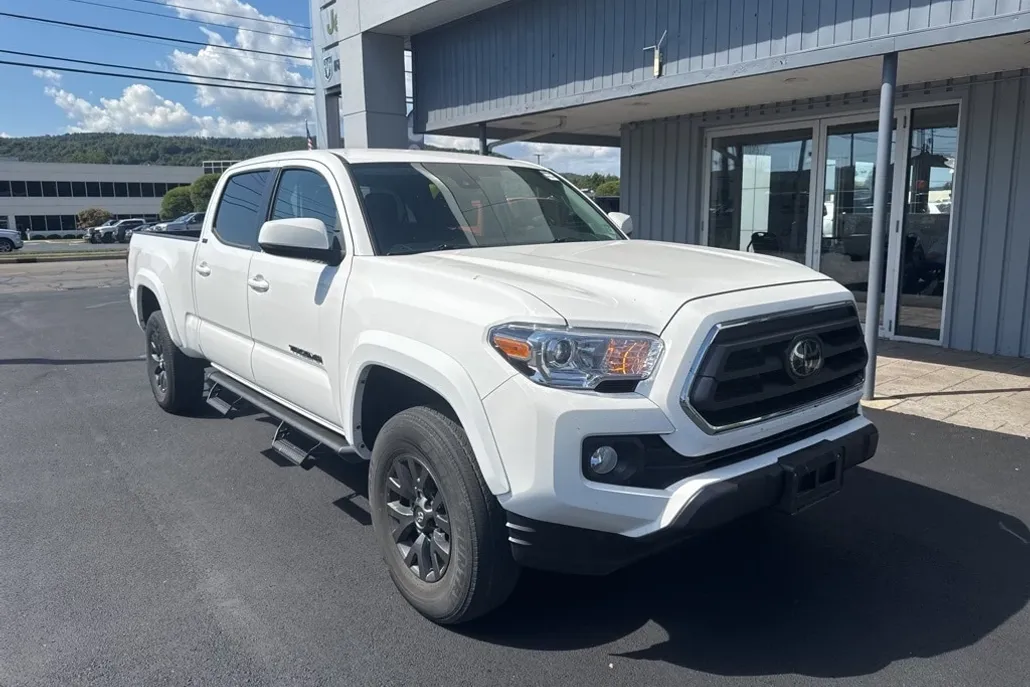 2023 Toyota Tacoma SR5 V6 Double Cab photo 1