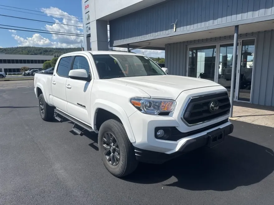 2023 Toyota Tacoma SR5 V6 Double Cab photo 1