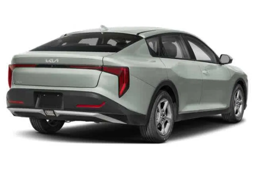 2025 Kia K4 LXS photo 1