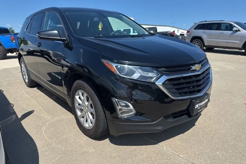 2018 Chevrolet Equinox LT photo 1