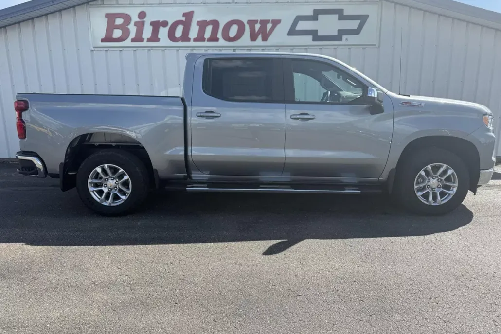 2026 Chevrolet Silverado 1500 LT photo 1