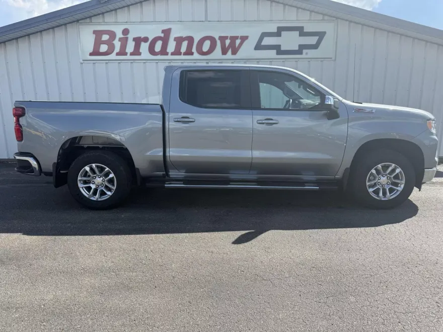 2026 Chevrolet Silverado 1500 LT photo 1