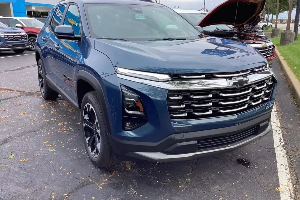 2026 Chevrolet Equinox LT photo 1