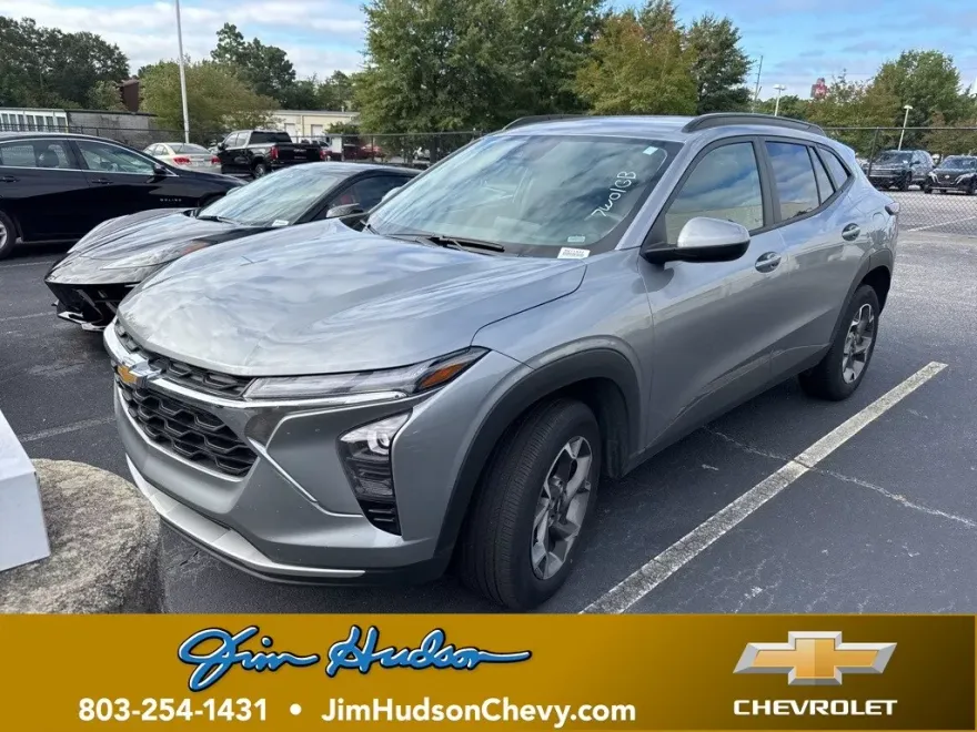 2024 Chevrolet Trax LT photo 1