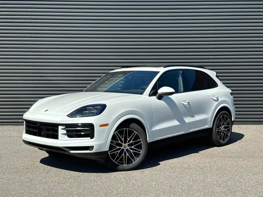 2025 Porsche Cayenne photo 1