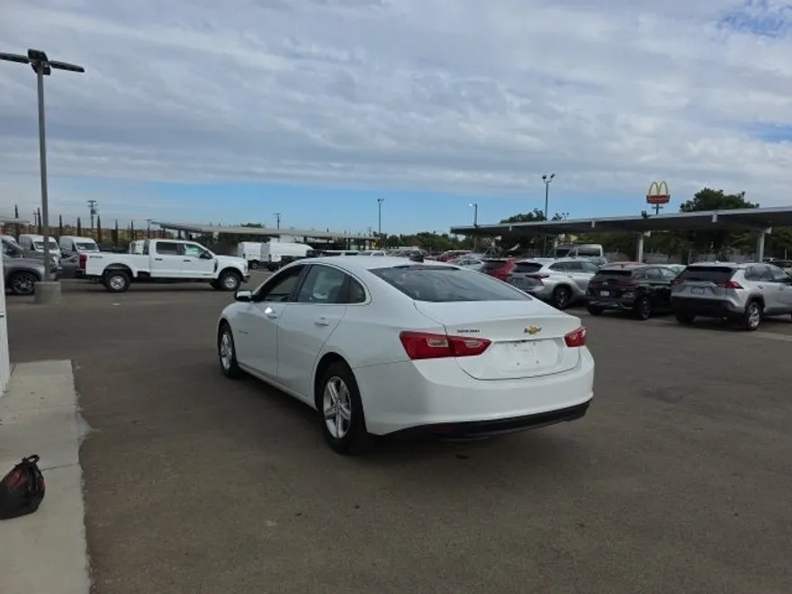 2022 Chevrolet Malibu photo 1