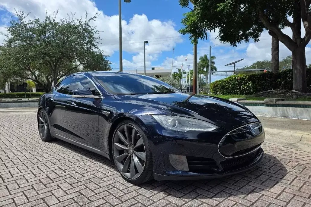 2013 Tesla Model S photo 1