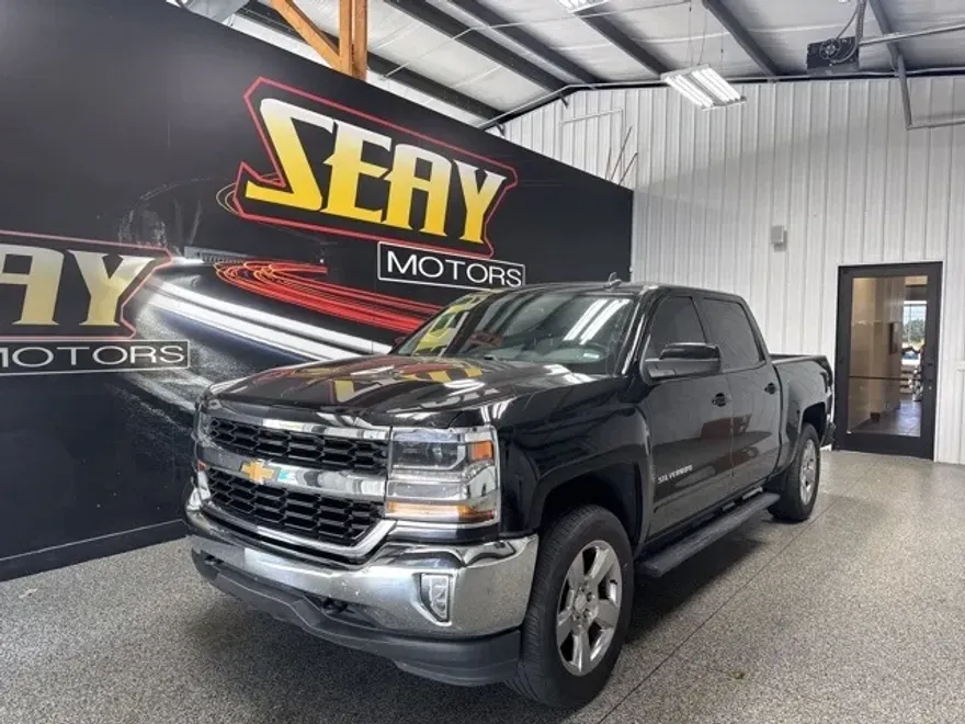 2017 Chevrolet Silverado 1500 LT photo 1