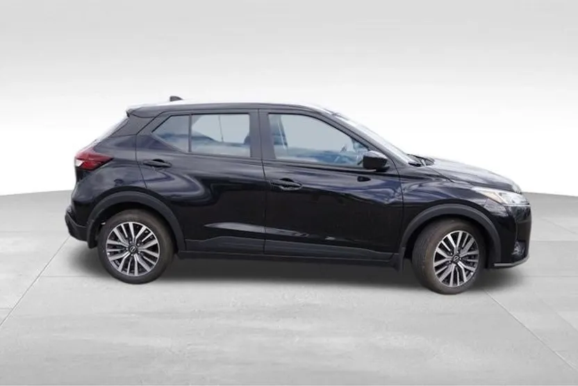 2023 Nissan Kicks SV photo 1