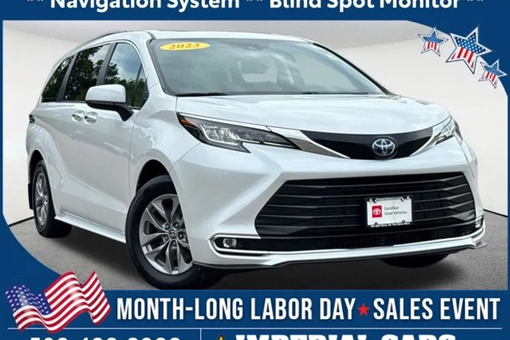 2023 Toyota Sienna XLE photo 1