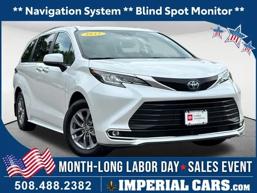 2023 Toyota Sienna XLE photo 1