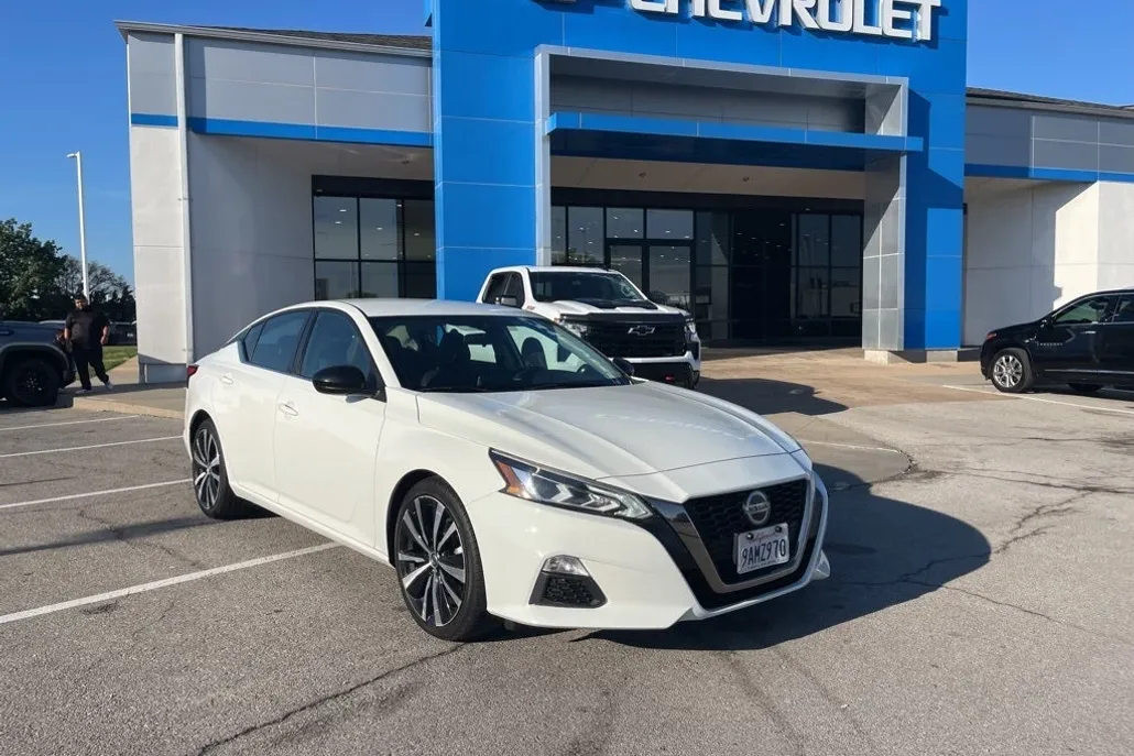 2022 Nissan Altima 2.5 SR photo 1
