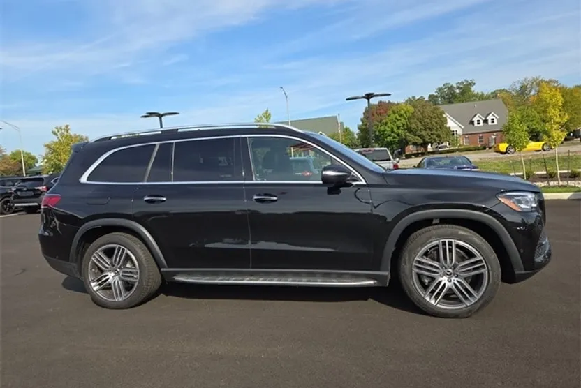 2023 Mercedes Benz GLS 450 4MATIC photo 1