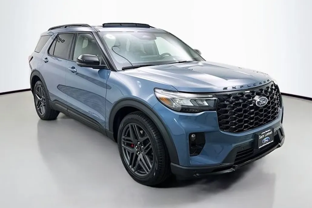2025 Ford Explorer ST photo 1