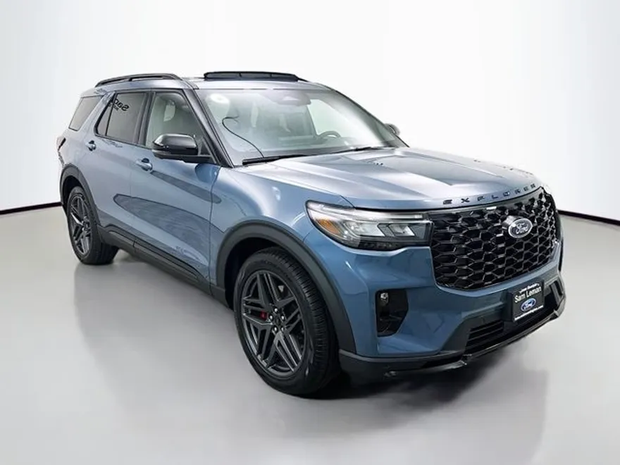 2025 Ford Explorer ST photo 1
