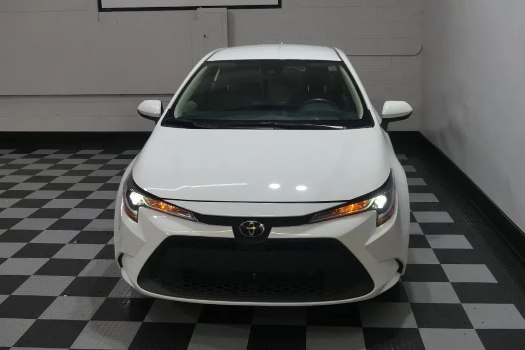 2022 Toyota Corolla LE photo 1