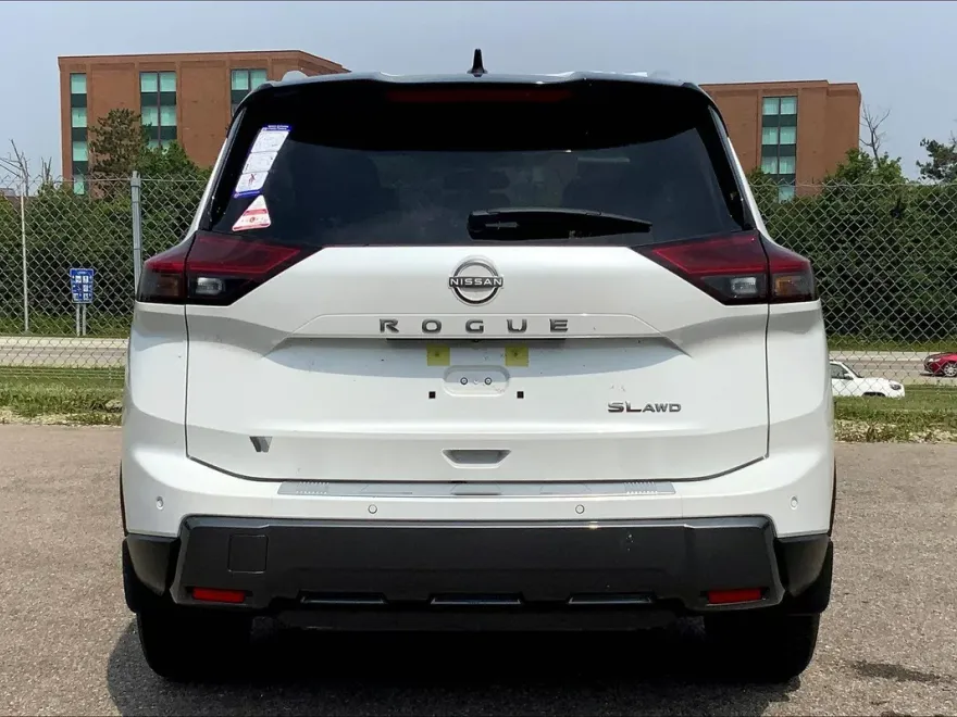 2025 Nissan Rogue SL photo 1