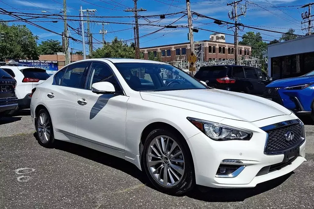 2022 Infiniti Q50 LUXE photo 1