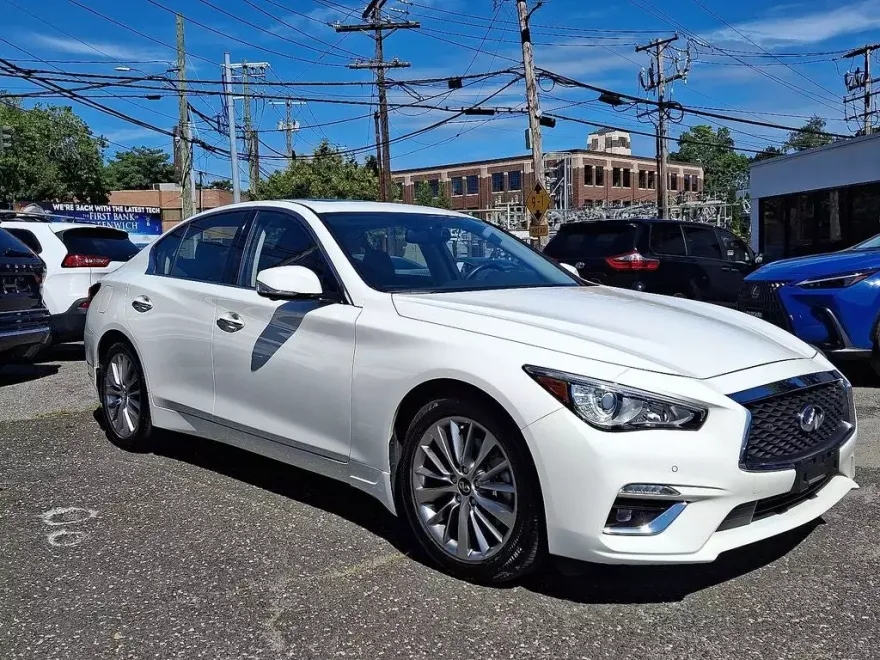 2022 Infiniti Q50 LUXE photo 1