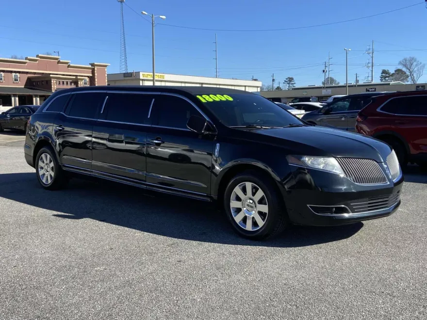 2014 Lincoln MKT photo 1