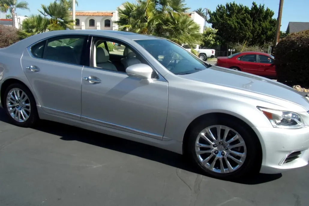 2013 Lexus LS 460 photo 1