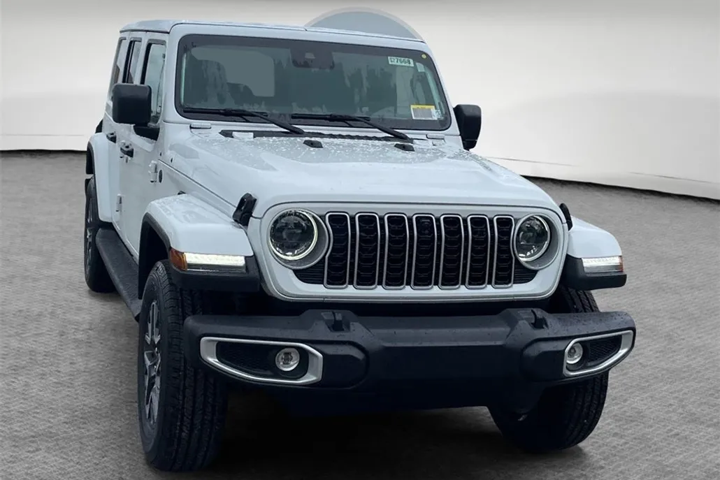 2025 Jeep Wrangler Sahara photo 1