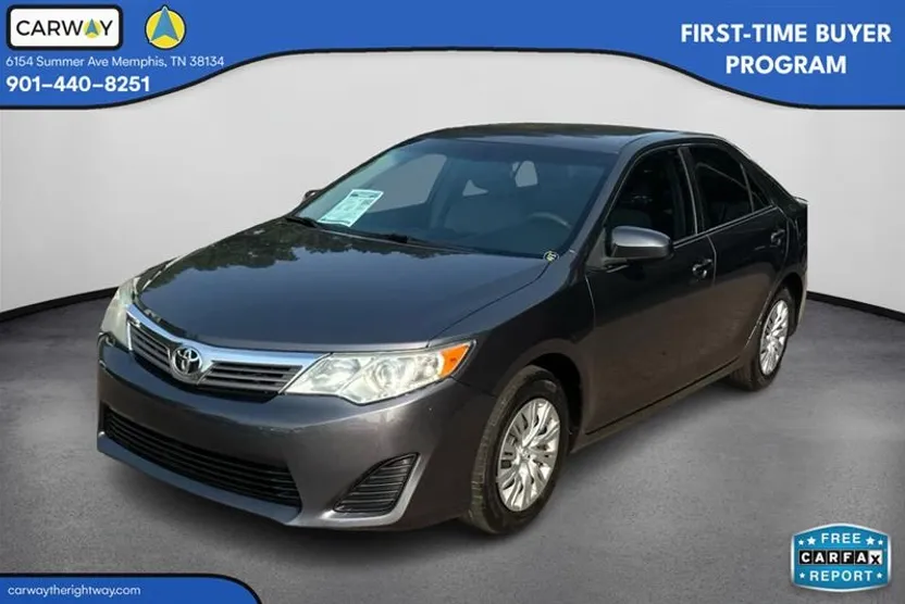 2016 Toyota Camry LE photo 1