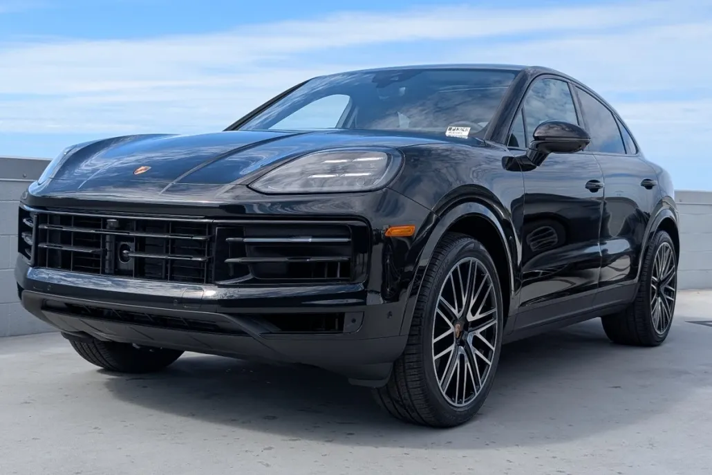 2026 Porsche Cayenne Coupe photo 1