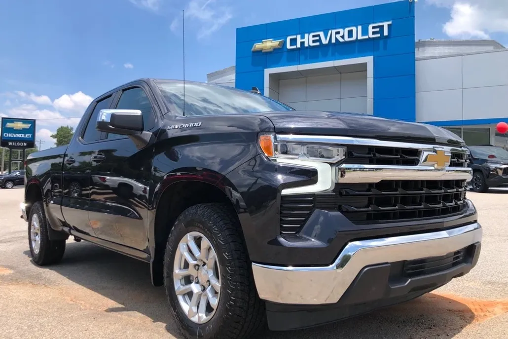 2023 Chevrolet Silverado 1500 LT photo 1