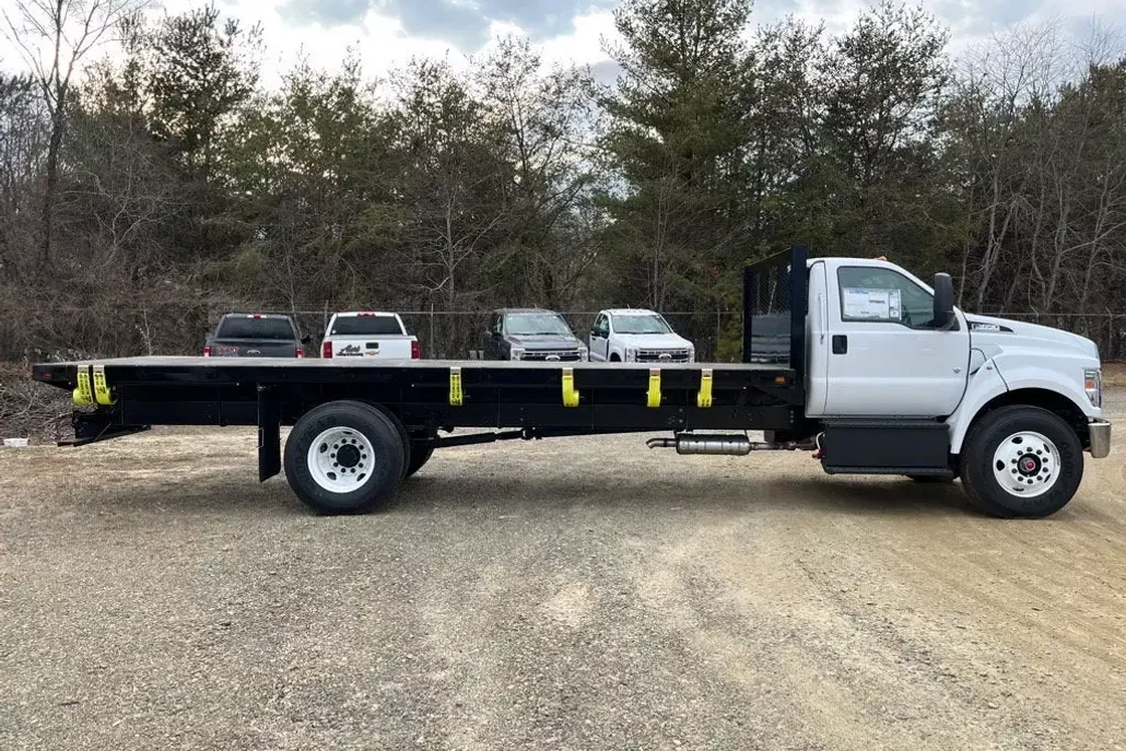 2025 Ford F-650 SuperCab photo 1