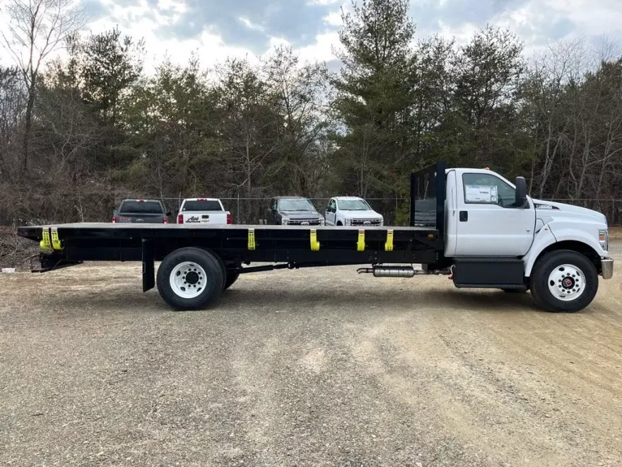 2025 Ford F-650 SuperCab photo 1