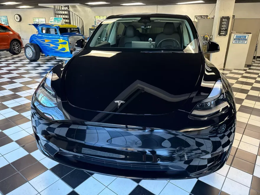 2022 Tesla Model Y Long Range photo 1