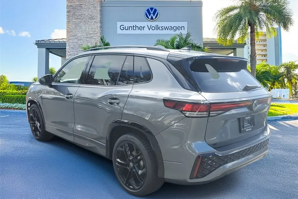 2025 Volkswagen Tiguan SE R-Line Black photo 1