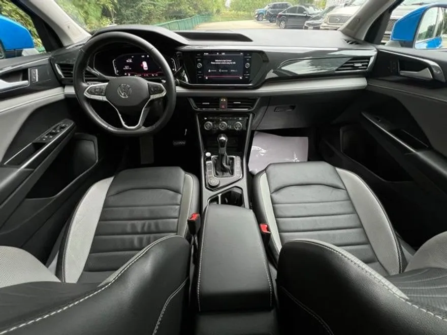 2022 Volkswagen Taos SEL photo 1