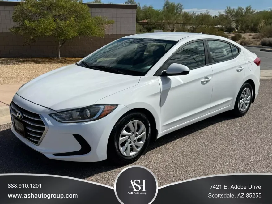2017 Hyundai Elantra Base photo 1