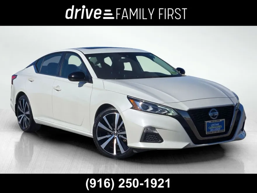2022 Nissan Altima SR photo 1
