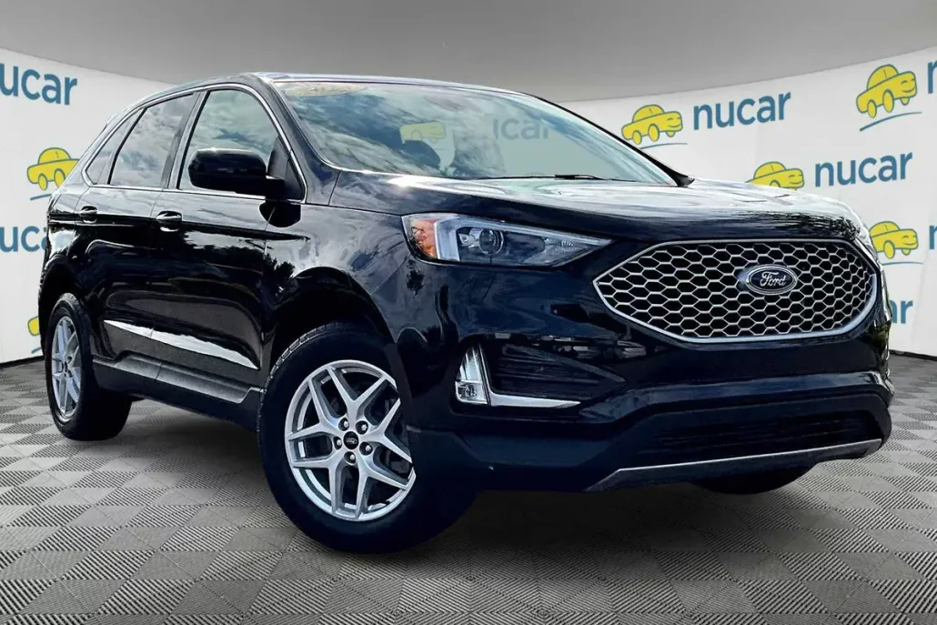 2022 Ford Edge SEL photo 2