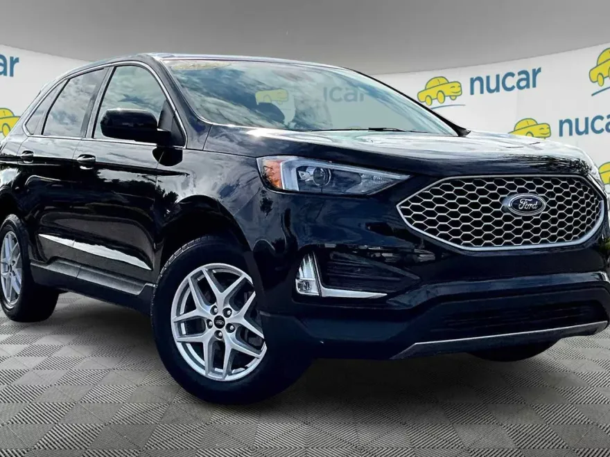 2022 Ford Edge SEL photo 2