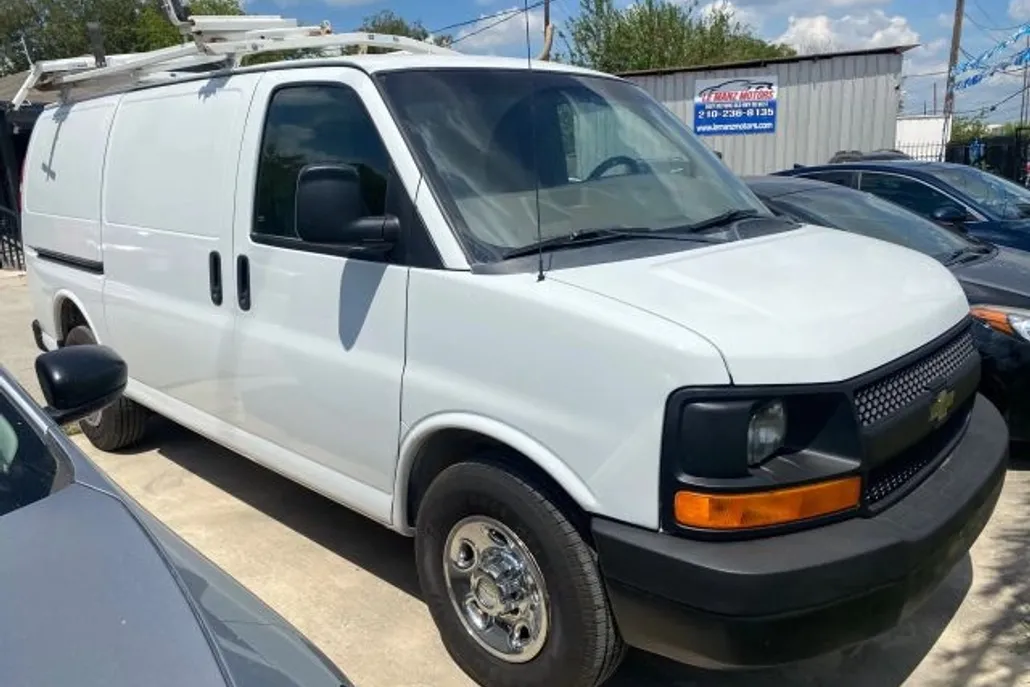 2010 Chevrolet Express 2500 Cargo Van photo 1