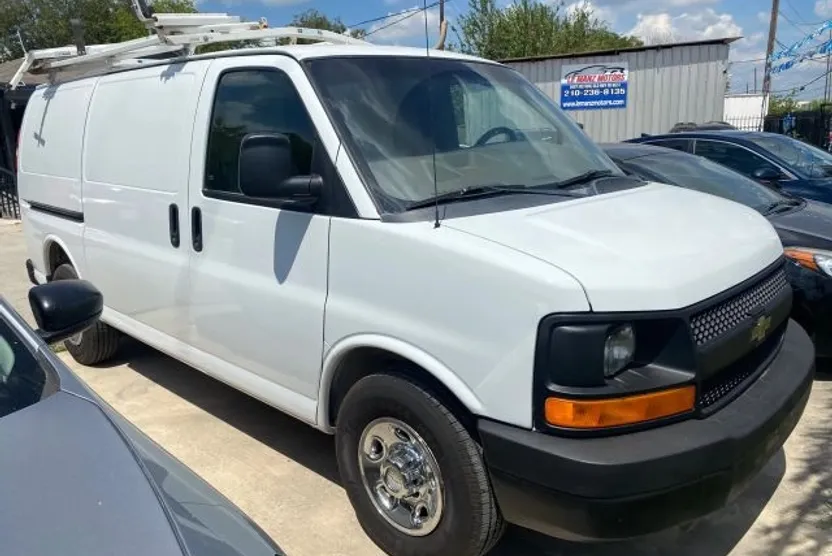 2010 Chevrolet Express 2500 Cargo Van photo 1