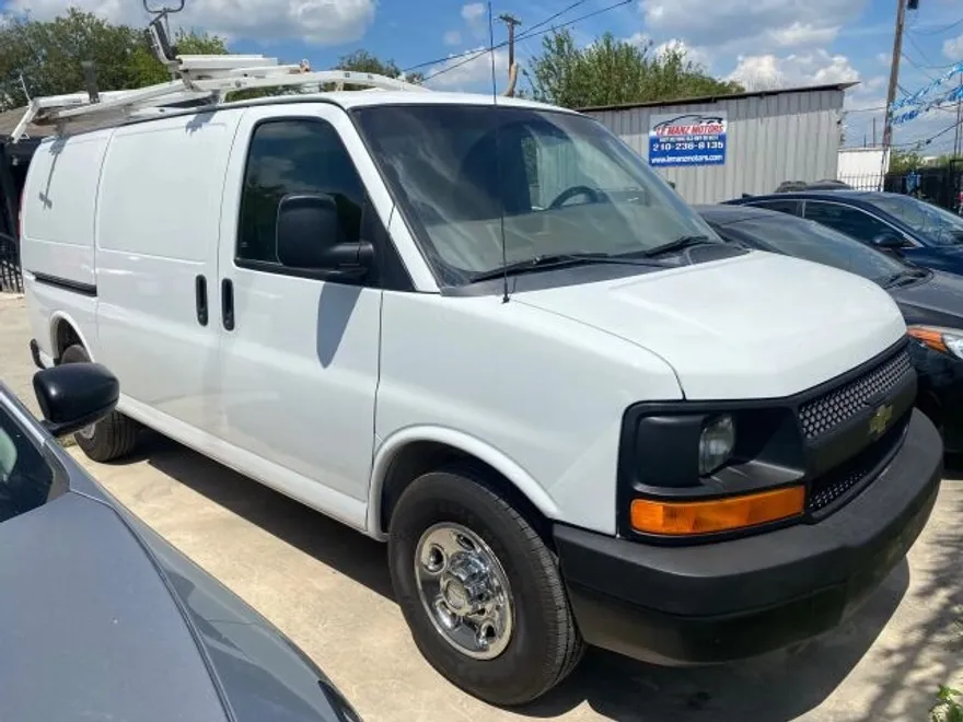 2010 Chevrolet Express 2500 Cargo Van photo 1