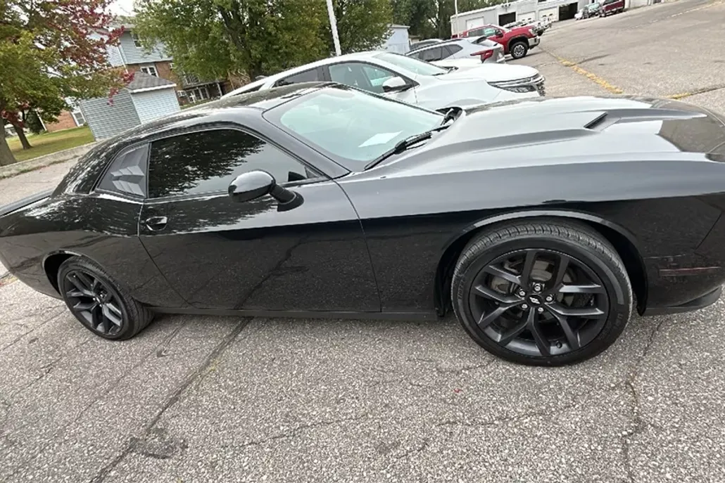 2019 Dodge Challenger SXT photo 1